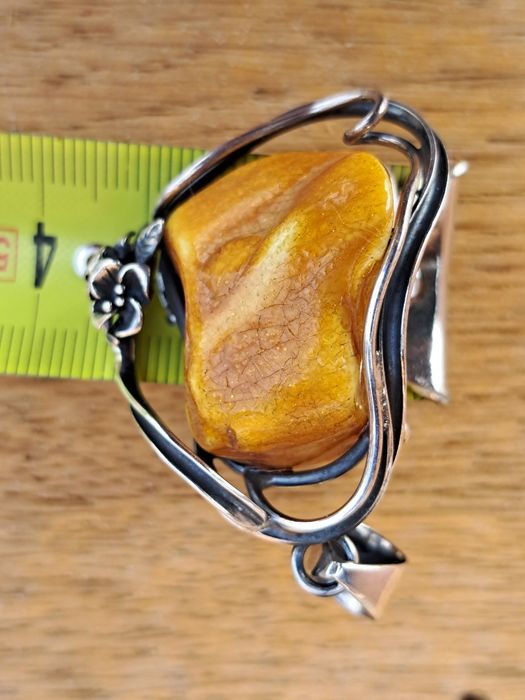 Zawieszka srebro oksydowane 925 z naturalnym antycznym bursztynem bałt