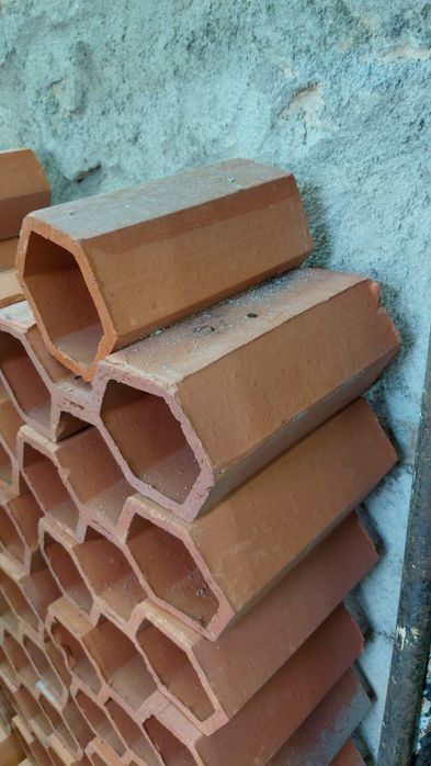 Garrafeira em  tijolo até  110 garrafas  (oferta  quem vier buscar Est