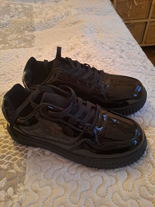 Nowe półbuty damskie czarne lakierki