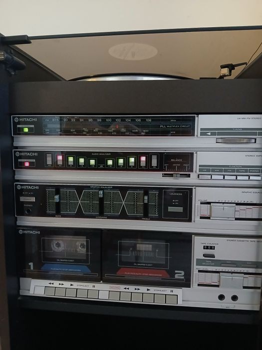 Магнітофон(музичний центр)HITACHI.