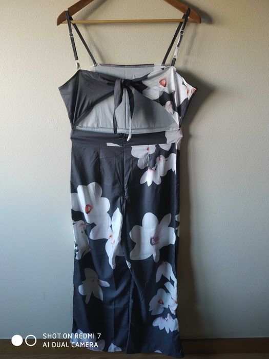 Macaco cinza, florido