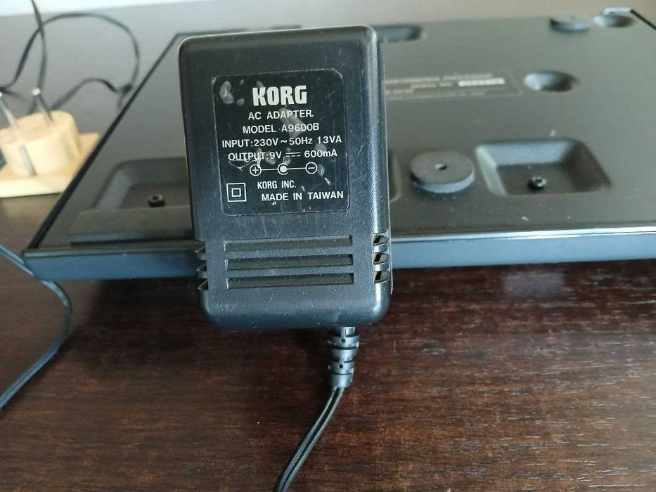 Korg G3 Guitar Performance Processor, з блоком живлення та коробкою