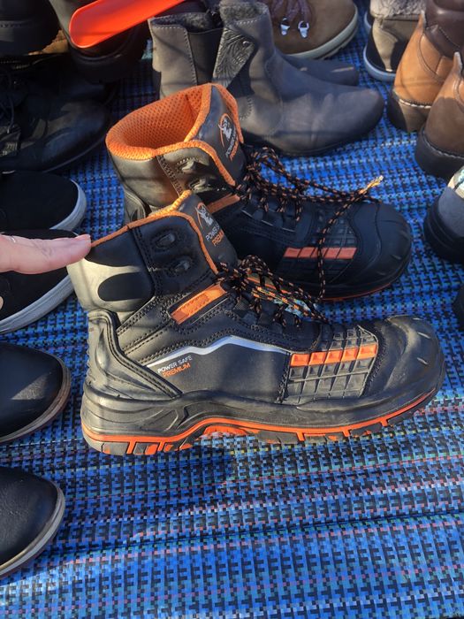 Робоче взуття з желізною вставкою