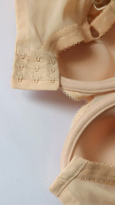 Бюстгальтер-спейсер на косточках elomi amelia телесный