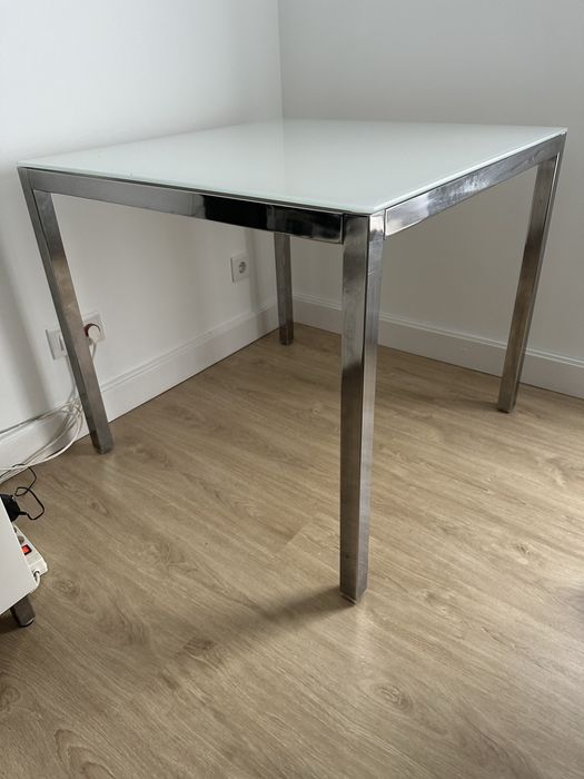 Mesa TORSBY do IKEA - tampo de vidro branco 85cmx85cm