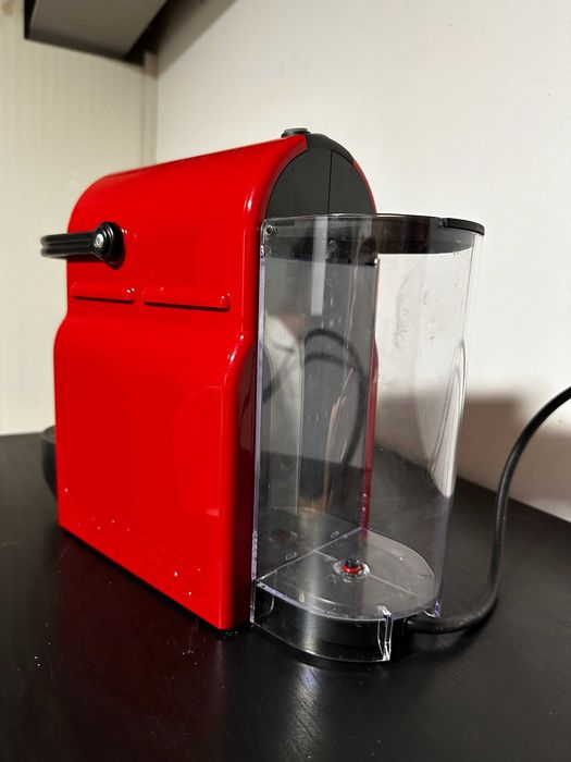 Máquina de Café Nespresso Inissia – Como Nova