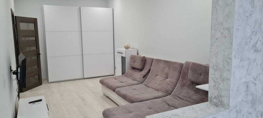 Продається 2 кімнатна квартира в 21 перлині