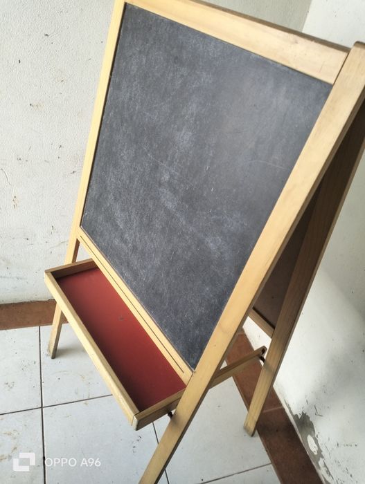 Vendo quadro a zis de um lado e a lápis de cera do outro lado