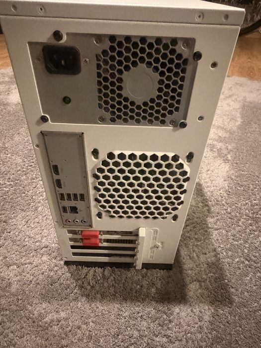 Komputer do gier sprzedam lub wymienie za kierownice do gier logitech g29