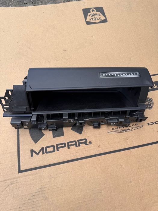 SCHOWEK PASAŻERA GÓRNY RAM 1500 GEN 5