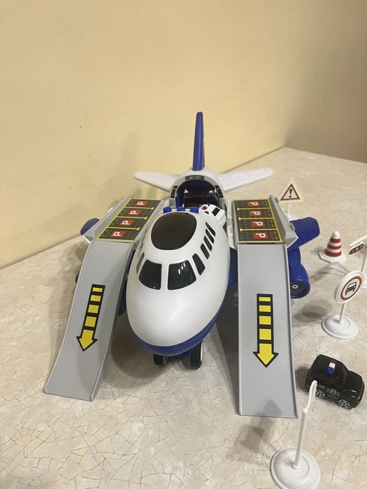 Samolot zabawka z napedem