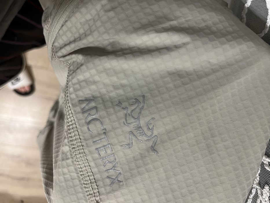 Вітровка arc'teryx