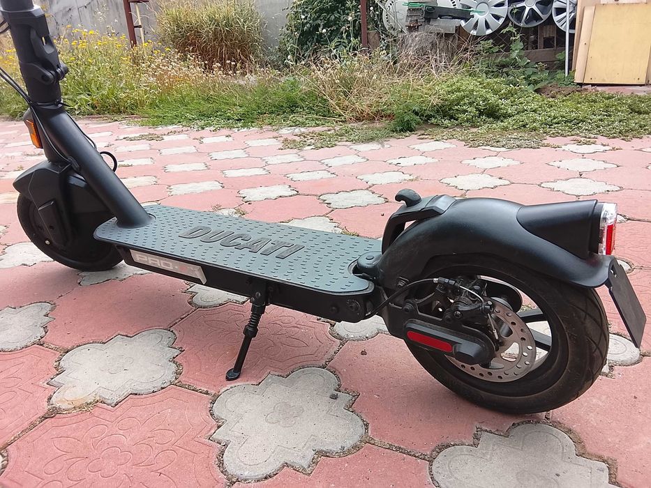 Продам Електросамокат Ducati