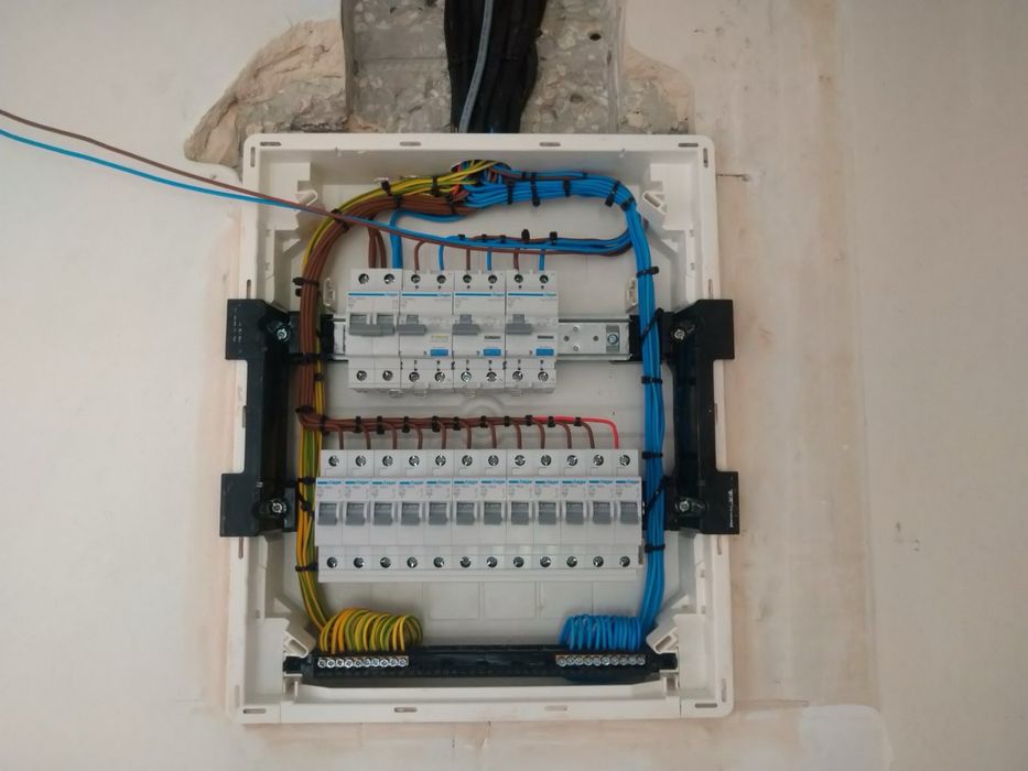 Послуги кваліфікованого електрика. Электрик