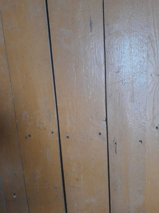 Deski z demontażu podłogi. Podłoga