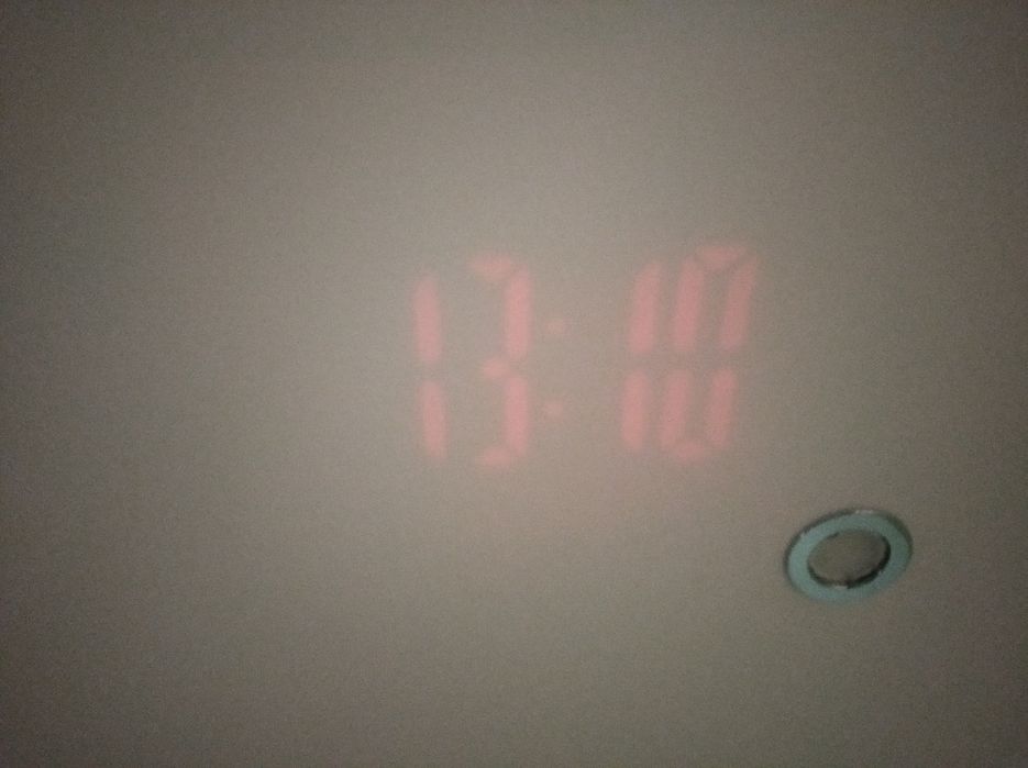 Продам часы будильник метеостанция с проекцией