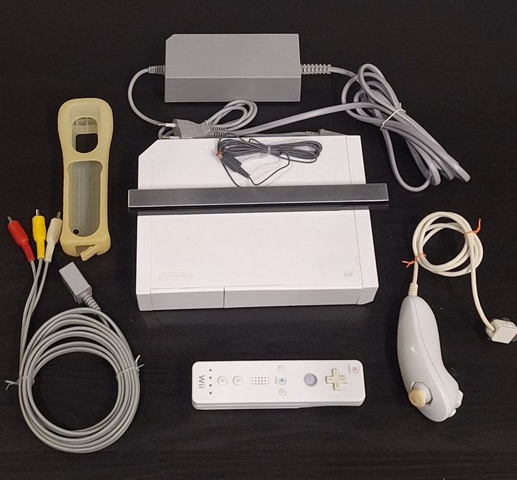 Vendo consola Nintendo Wii com vários jogos.