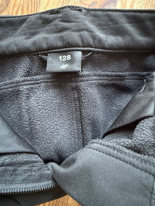 Spodnie ocieplane polarem, firmy 4F, softshell rozm. 122/128