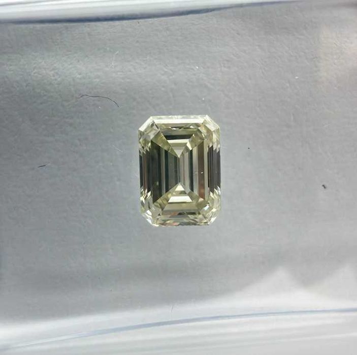 Piękny zielonkawy diament 0.5ct, VS1, kolor W-X
