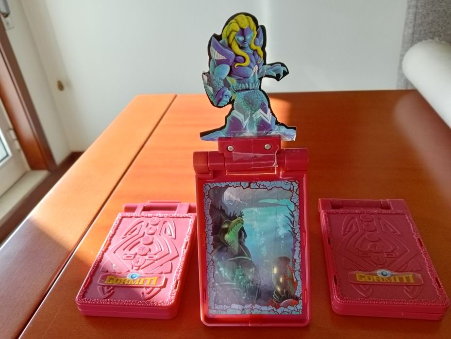 Conjunto de cartas colecionáveis da série Gormiti.

- Cartas com ilust