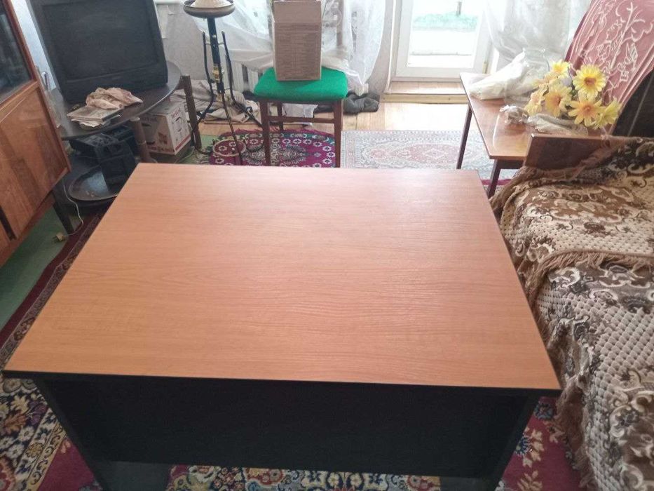 Продам офисный компьютерный стол размер 80х60 см.