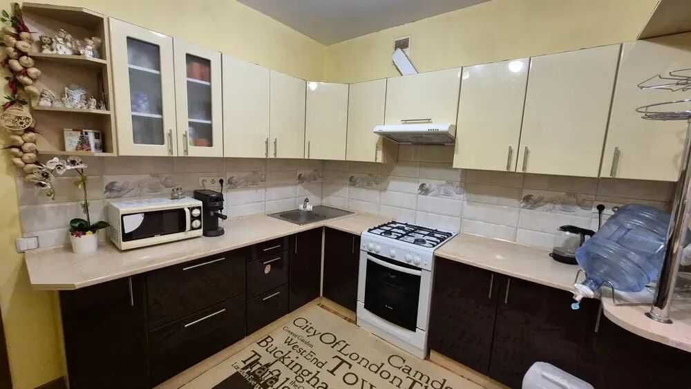 Продається 2 кім.квартира в НОВОБУДОВІ,на 5 поверсі,з меблями і технік