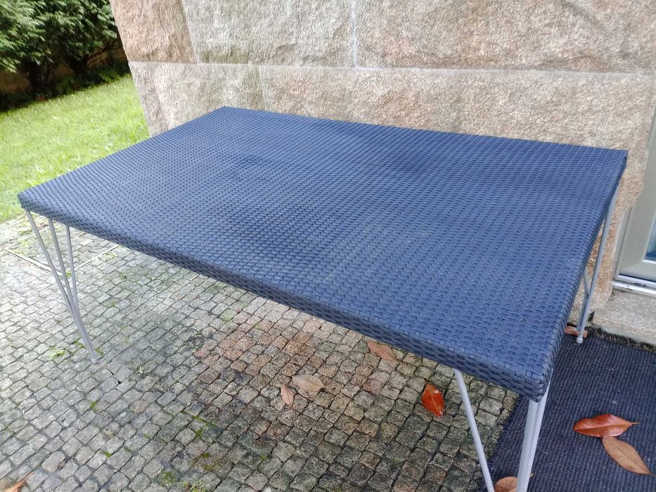 Mesa em Rattan preta retangular
