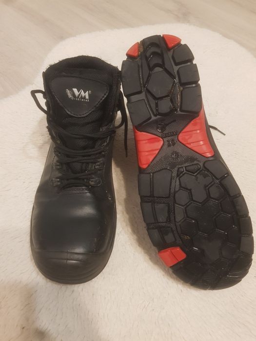 Sprzedam butu robocze z blachą