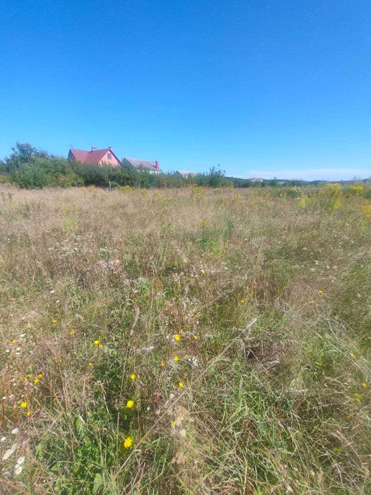 Продам гарну ділянку в передмісті