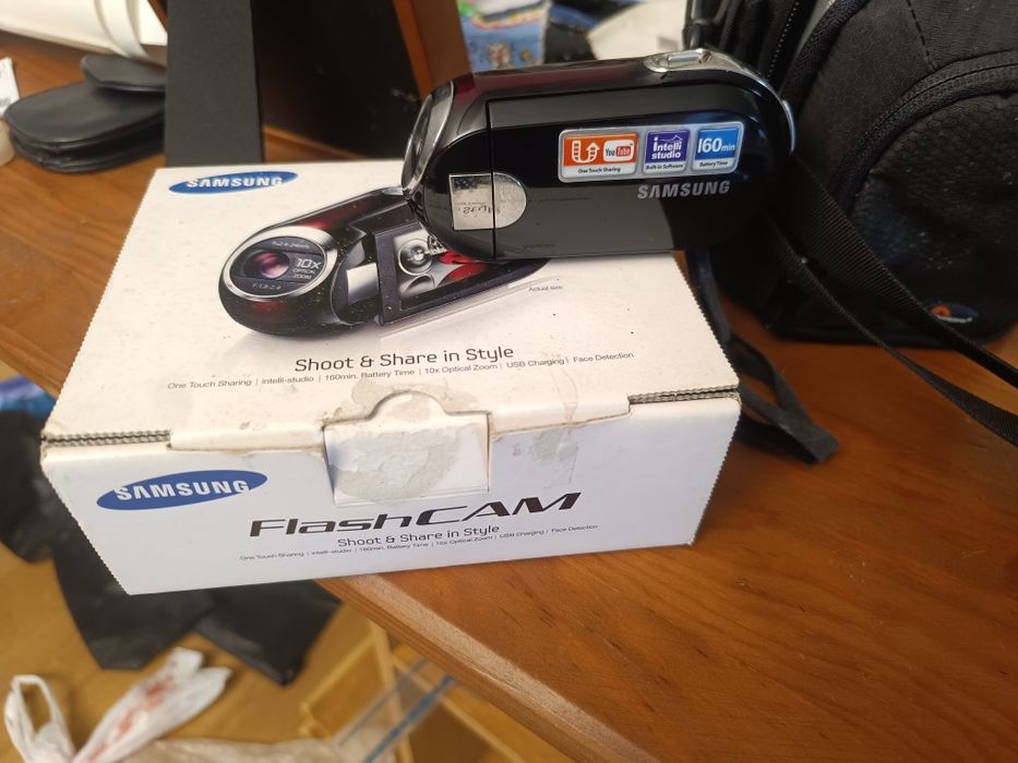 Câmara de filmar samsung vintage a funcionar.