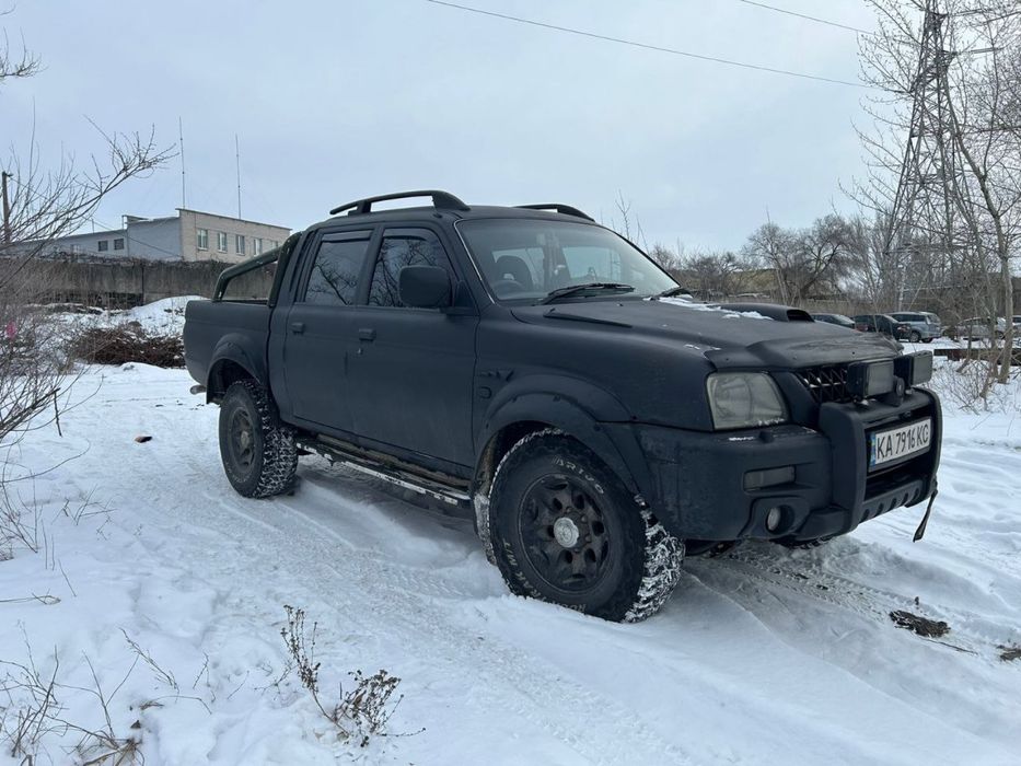Мітсубісі L200 пікап; 2,5л дизель; 2002 року; повний привід.
