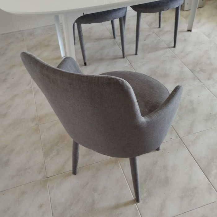 7 Cadeiras alcochoadas cinzentas