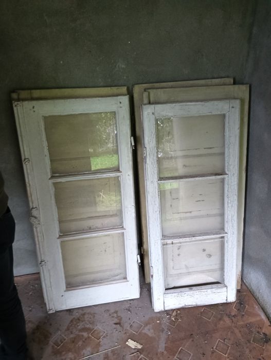 Portas e janelas antigas. Antiguidades