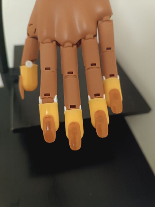 Ręka do nauki manicure