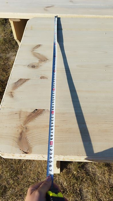 Stół ogrodowy drewniany.