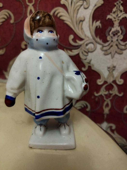 Статуетка старовинна стан на фото кому потрібно звертайтесь .