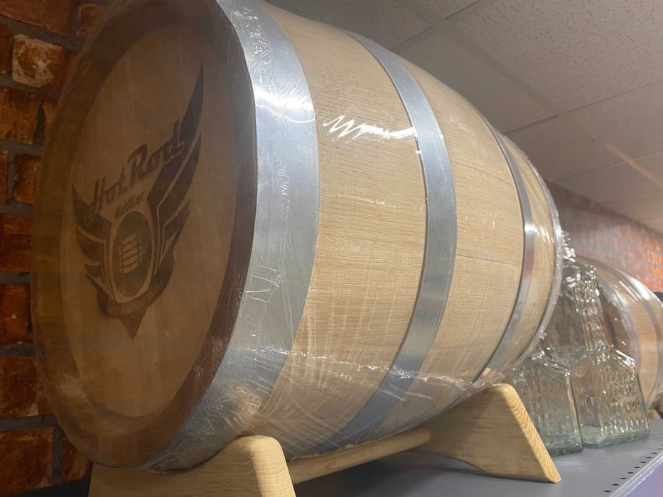 Бочки дубові, опаленні в середині, нові, хересні та портвейнові 3-50л