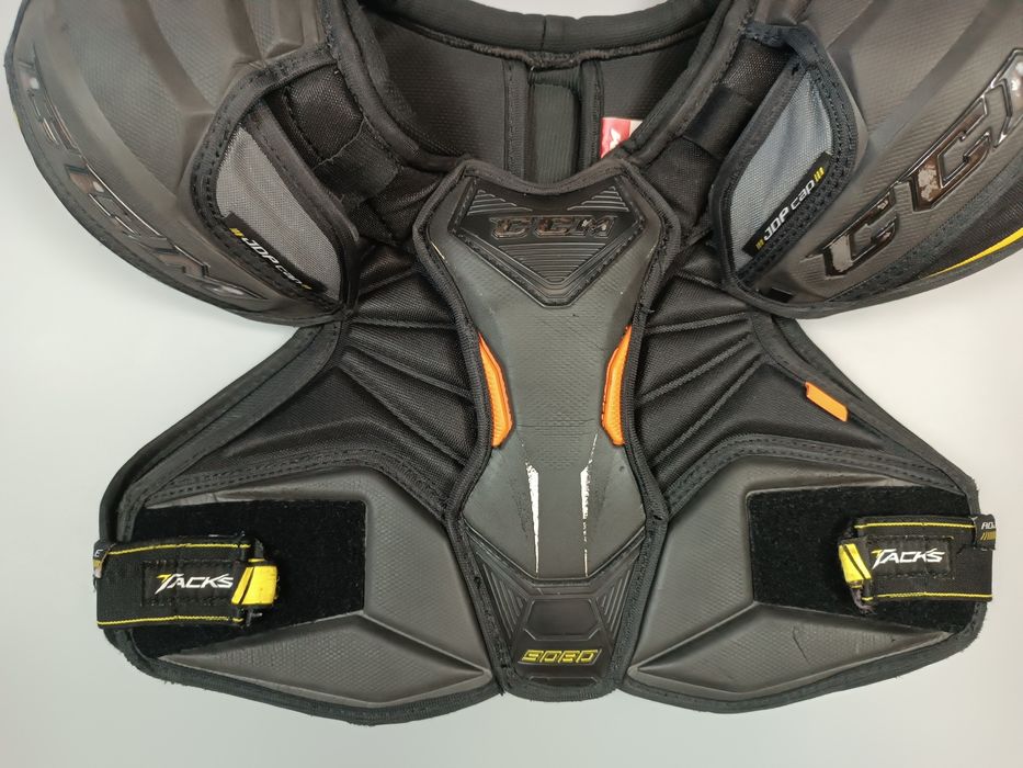 Хоккейный нагрудник CCM Tacks 9080 (размер JR) в отличном состоянии!