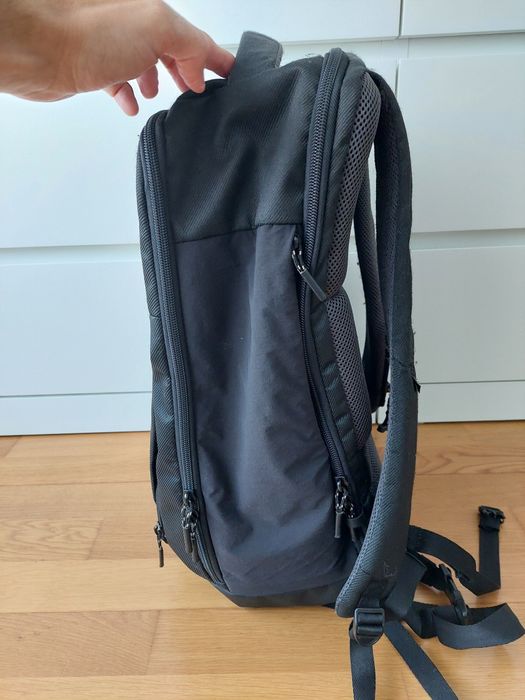 Mochila de caminhada multibolsos 23L
