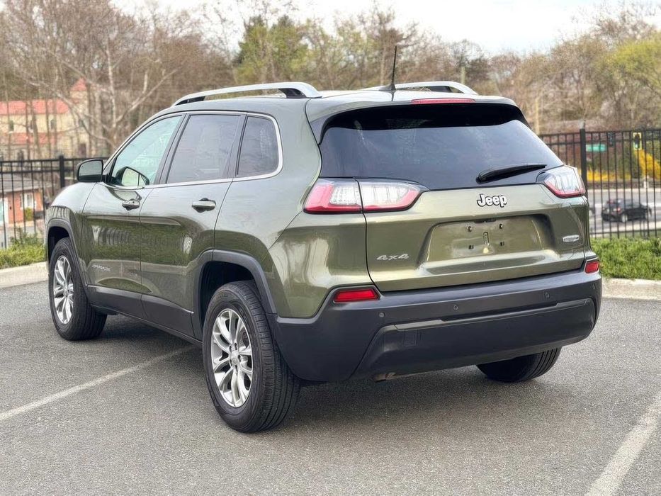 Jeep Cherokee Latitude Plus      2020