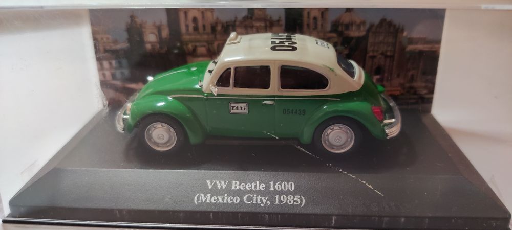 VW Garbus Beetle 1:43 Taxi. Witryna pęknięta