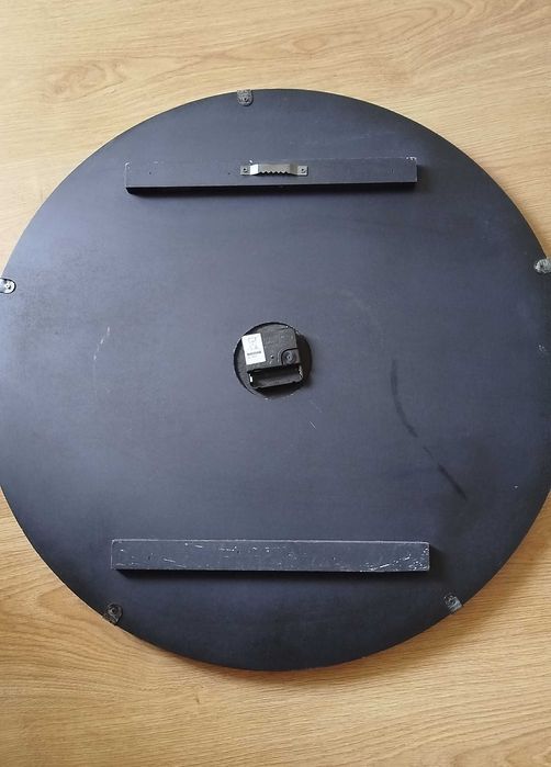 Relógio de parede em metal