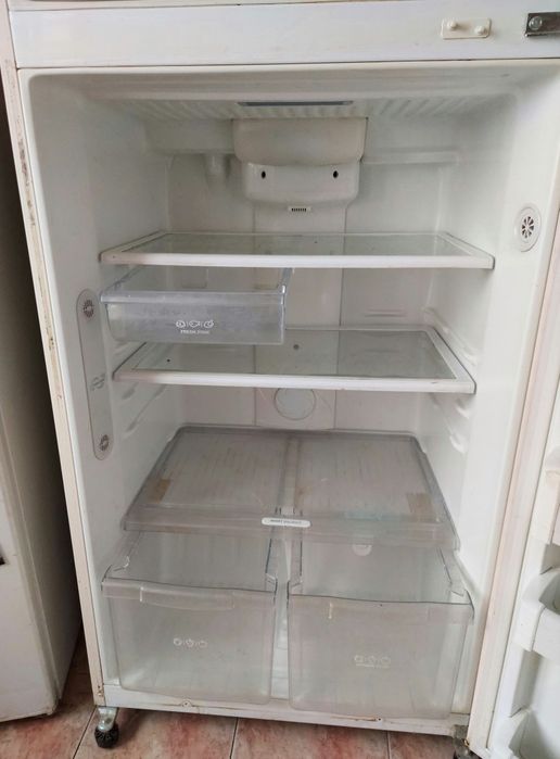 Продам холодильник LG модель GR-R562JVQA .