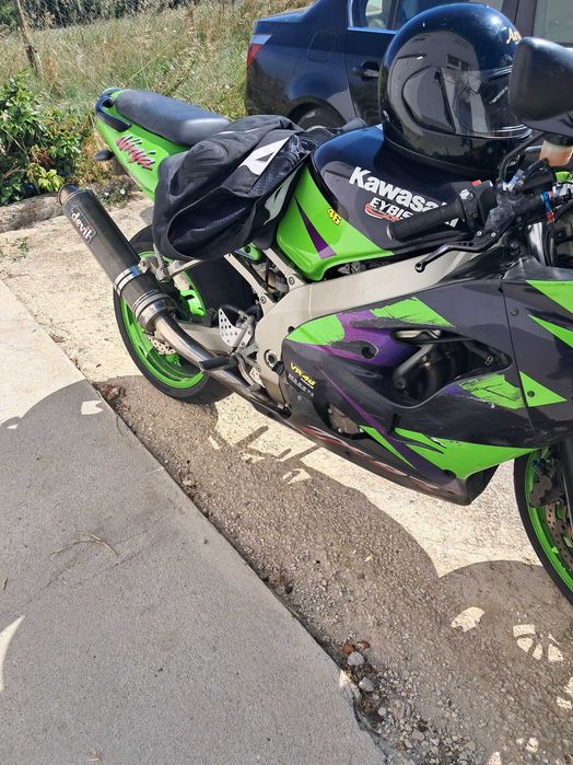 Vendo NINJA ZX9R  mota impecável para a idade que tem