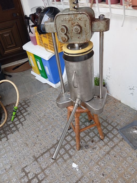 Maquina de fazer chouriças ou enchidos