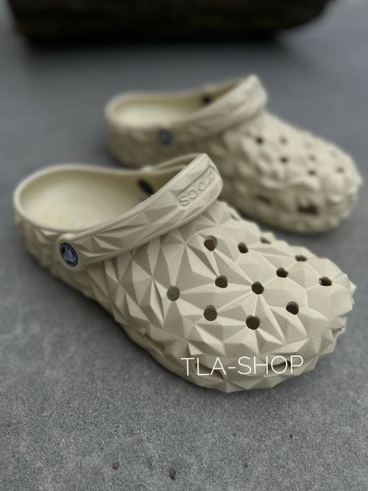 Стильні Crocs Classic Geometric Clog крокси жіночі/чоловічі