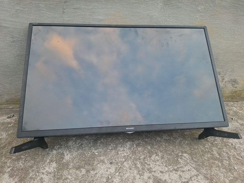 Telewizor SHARP 32BB3E Harman Kardon Sound system