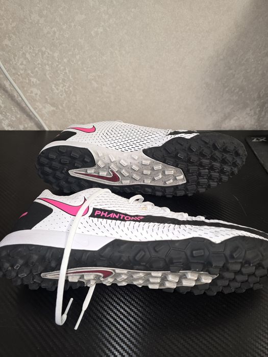 Сороконіжки Nike Phantom GT Academy, 46 р-р

Це сороконіжки Nike Phant