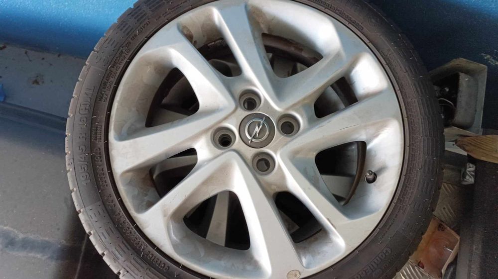 Jantes com pneus opel