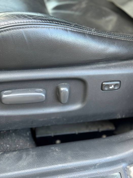 Toyota Avensis 2.0, 4D, 2005 рік, механіка,преміум комплектація.